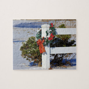 Clôture blanche avec puzzle en bois