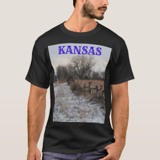 Clôture en bois du Kansas avec T-shirt à la neige
