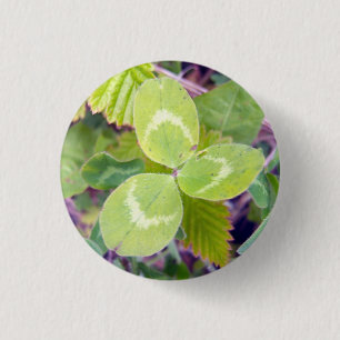 Clover 1 inch round button
