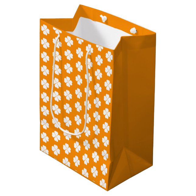 Clover flavoued gift bag (Front Angled)