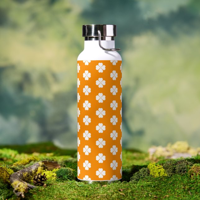 Clover flavoued water bottle (Outdoor (Rotated))