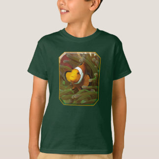 Clownfish in green anemone. Coralreef Raja Ampat | T-Shirt