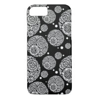 Clusters à fleurs noir et blanc iPhone 7 Coque