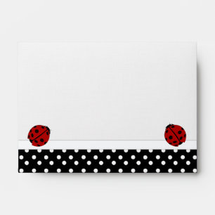 Coccinelles et enveloppe de point de polka