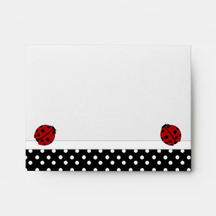 Coccinelles et enveloppe de point de polka