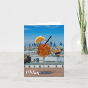 Cocktail Spritz sur une table avec vue sur Milan
