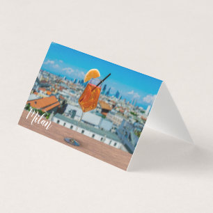 Cocktail Spritz sur une table avec vue sur Milan