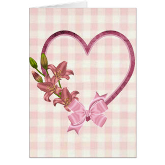 Coeur avec l'arrangement floral