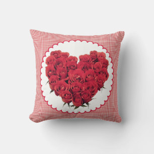 Coeur coussin de la fleur de roses rouges