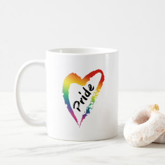 Coeur d'arc-en-ciel de tasse de café de fierté de
