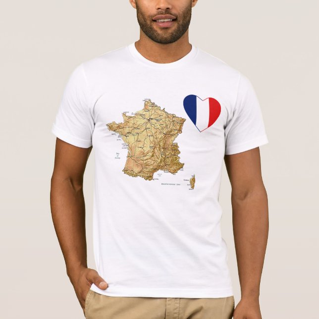 Coeur de drapeau de la France et T-shirt de carte (Devant)