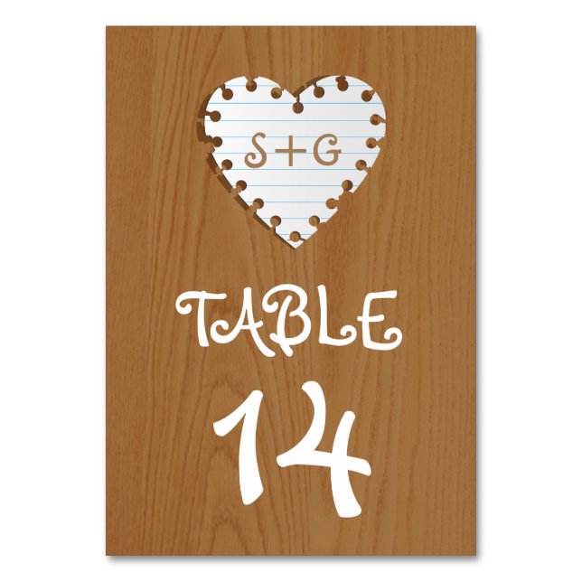 Coeur de papier sur le bois, numéro de table du ma (Par défaut)