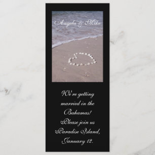 Coeur de Shell dans les invitations de sable