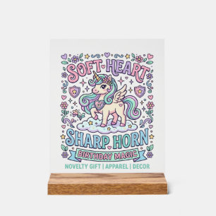 Cœur doux de licorne Corne pointue Typographie gra