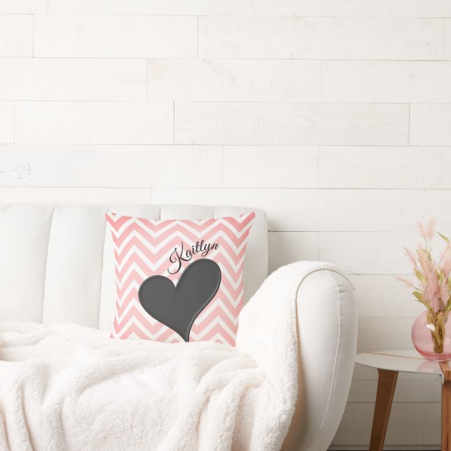 Coeur noir sur Chevron rose Frappe oreiller (Canapé)