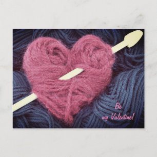 Coeur rose mignon de laine avec la carte postale