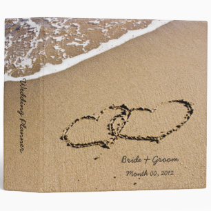 Coeurs dans le classeur de wedding planner de
