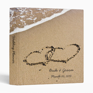 Coeurs dans le classeur de wedding planner de