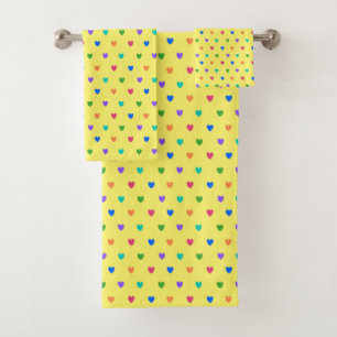 Coeurs de polka arc-en-ciel sur jaune