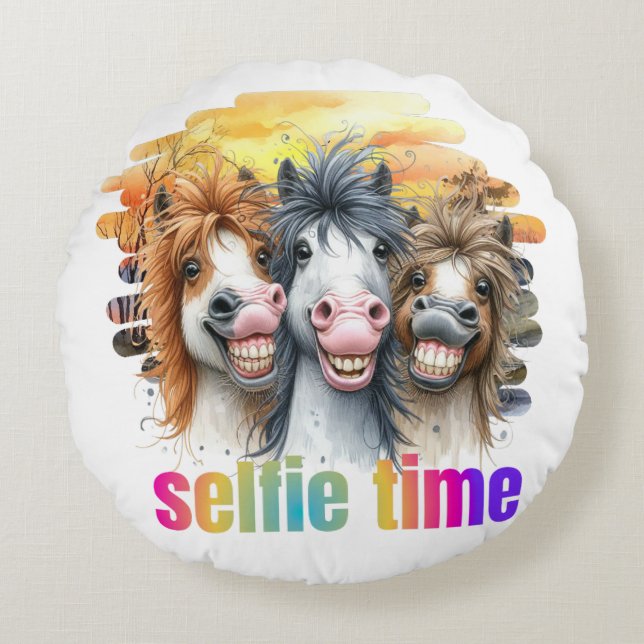 Cojines,horse meme – funny horses on a selfie round pillow (Front)