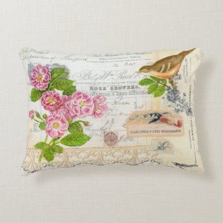 Collage Ephemera coussin avec rose rose et oiseau