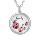 Coccinelle avec le nom ou le monogramme fait sur