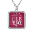 Et bien qu'elle ne soit que petite, elle est féroc