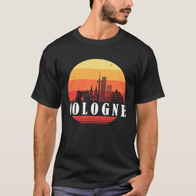 Cologne Skyline in Retro Vintage Style T-Shirt (Front)