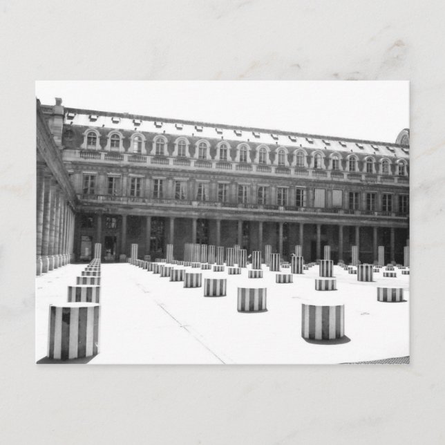 Colonnes dans la cour - Carte postale (Devant)