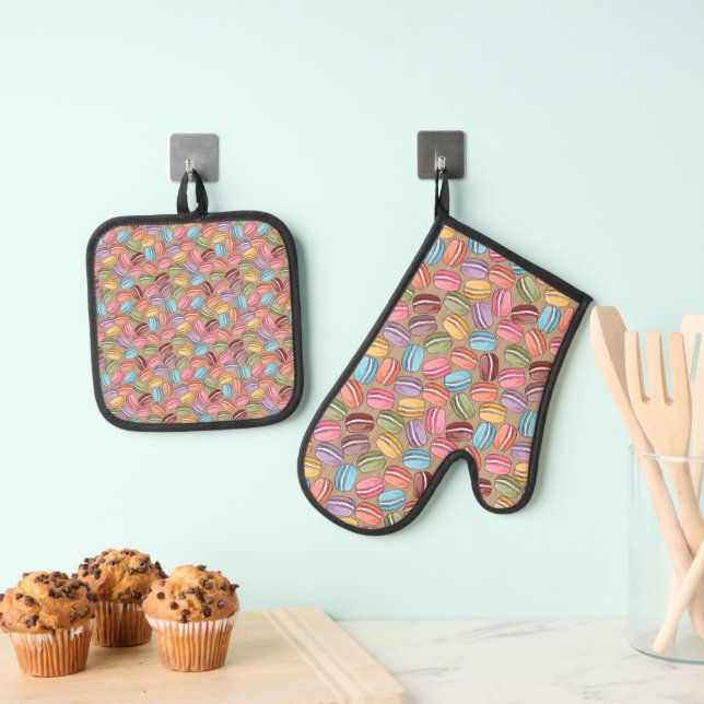 Colourful Macaroon Jumble Pattern Oven Mitt & Pot Holder Set (Insitu(Hanging))