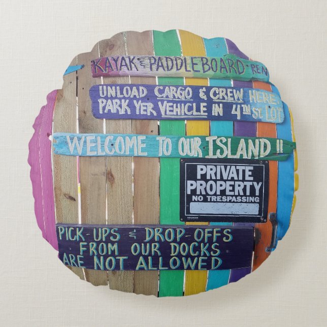 Colourful Welcome Island sign Carribean Round Pillow (Front)