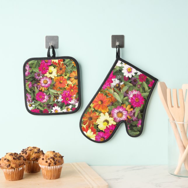 Colourful Zinnia Garden Floral Oven Mitt & Pot Holder Set (Insitu(Hanging))
