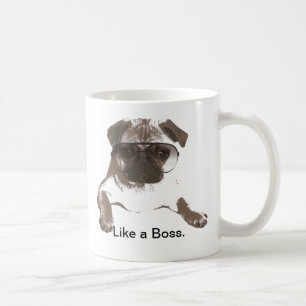 Comme un carlin de patron dans la tasse en verre