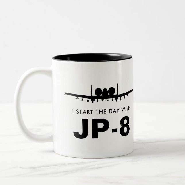 Commencez le jour avec la tasse de JP-8 Warthog (Gauche)