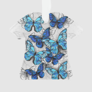 Composition des papillons blancs et bleus