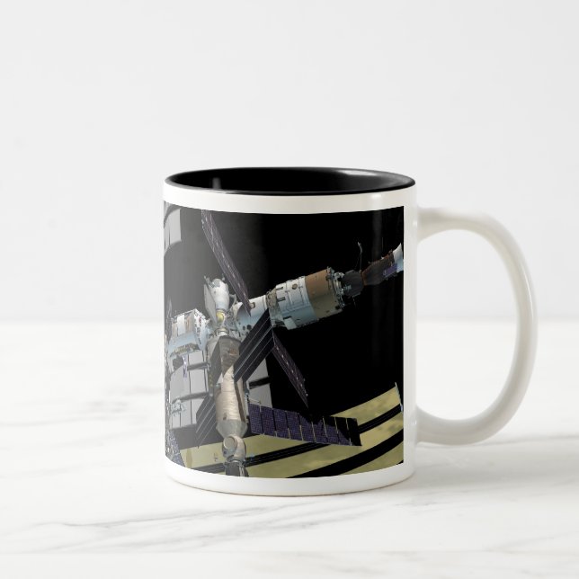 Computer generated view 15 Two-Tone coffee mug (Right)