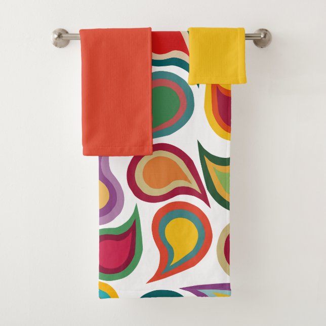 Concentric Paisleys  Bath Towel Set (Insitu)