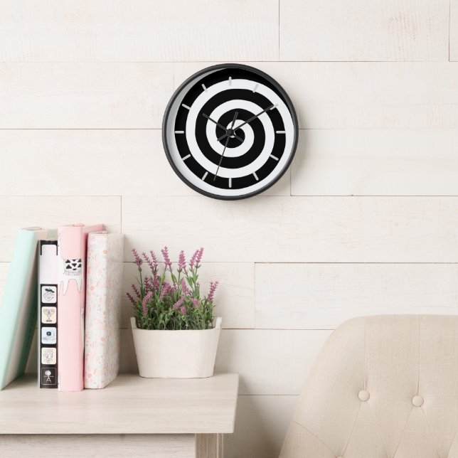 Concentric Spiral in Black & White Round Clock (Reading Room)