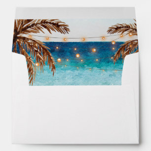 conception de plage avec les enveloppes rayées pa