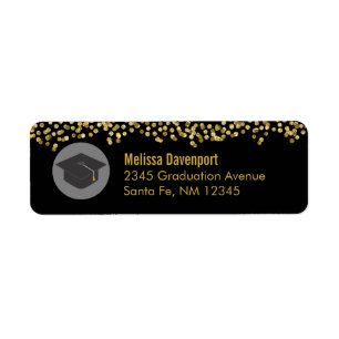 Confetti d'or sur noir avec capuchon de graduation
