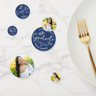 Confettis Doodles de style dessinés à la main bleu pour la r