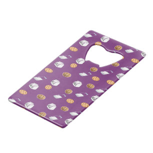 Cookies et lait sur violet