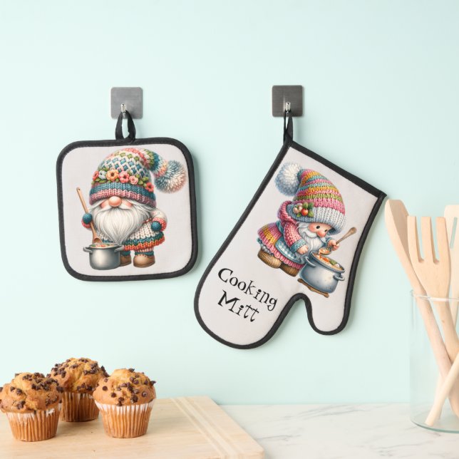 Cooking Gnomes Oven Mitt & Pot Holder Set (Insitu(Hanging))
