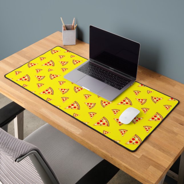 Cool and fun pizza slices pattern neon yellow (Bureau 2)