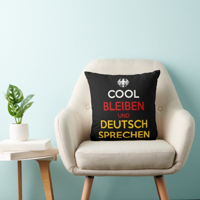 Cool Bleiben und Deutsch Sprechen Throw Pillow (Chair)