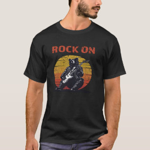Cool Guitar Playing Bear Father's Day Hiking Campi T-Shirt