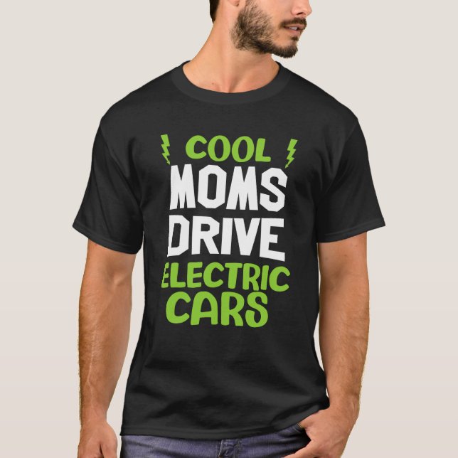 Cool moms drive electric car present EV car driver T-Shirt (Front)