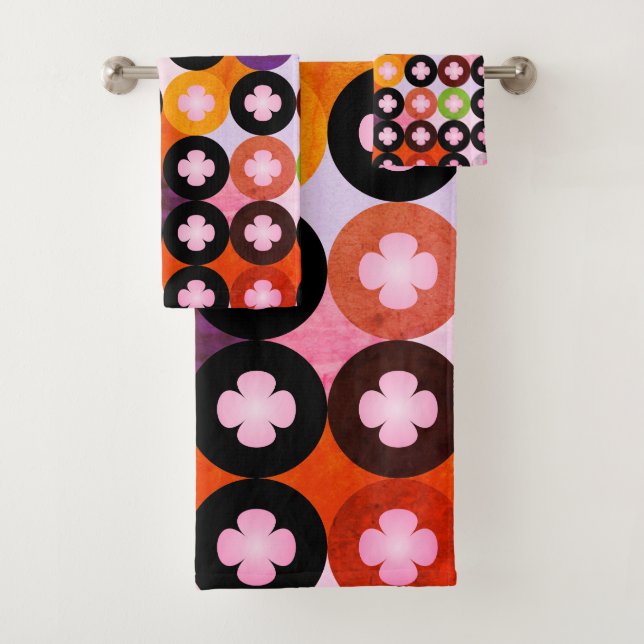 Cool Multi Coloured Circles & Pink Clovers Bath Towel Set (Insitu)
