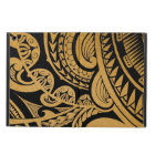 Tatouage tribal original sur le bois avec le