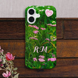 Coque iPhone 16 Cœurs de Fleur Sauvage Rose Monogramme